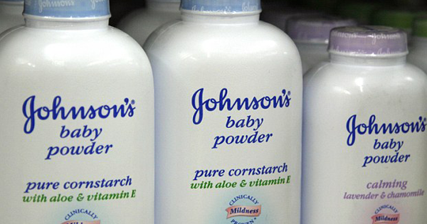 She Uses Baby Powder For 35 YEARS Before Discovering The Truth. Now More Than 1,000 Cases Are Coming Forward