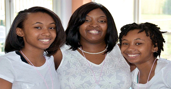 These 13-Year-Old Twins Help Their Mom Give Birth At Home