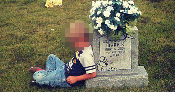 She Sees Her Five-Year-Old Son Talking To A Grave Stone. When She Hears What He’s Saying, She Gets Emotional.
