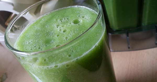 This Veggie-Packed Detox Smoothie Will Help You Feel Slimmer By Tomorrow!
