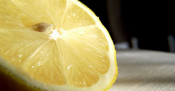 How Lemon Juice Can Fix Your 4 Biggest Beauty Blunders This Summer